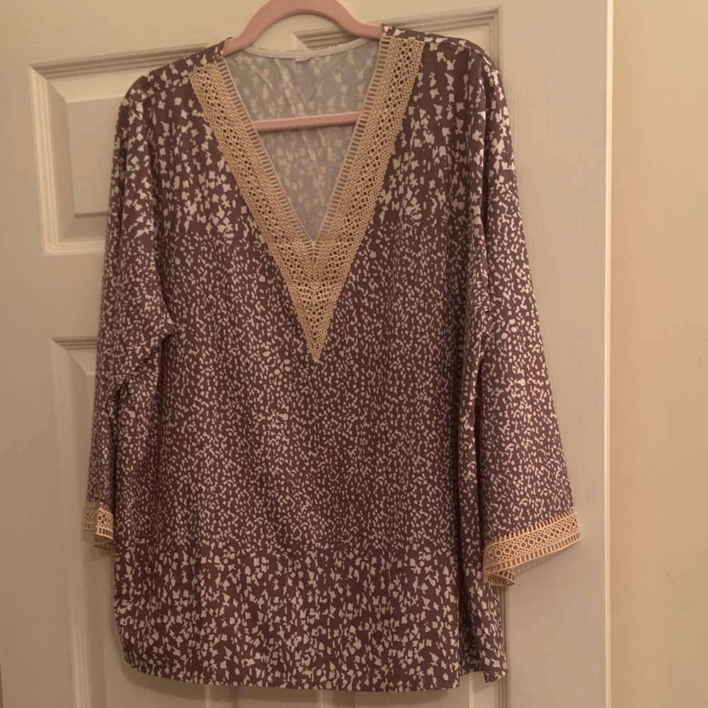 Chic Women's Blouse with Lace Trim